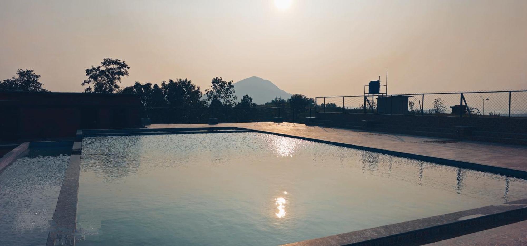 Misty Valley Resort Varagampadi Luaran gambar